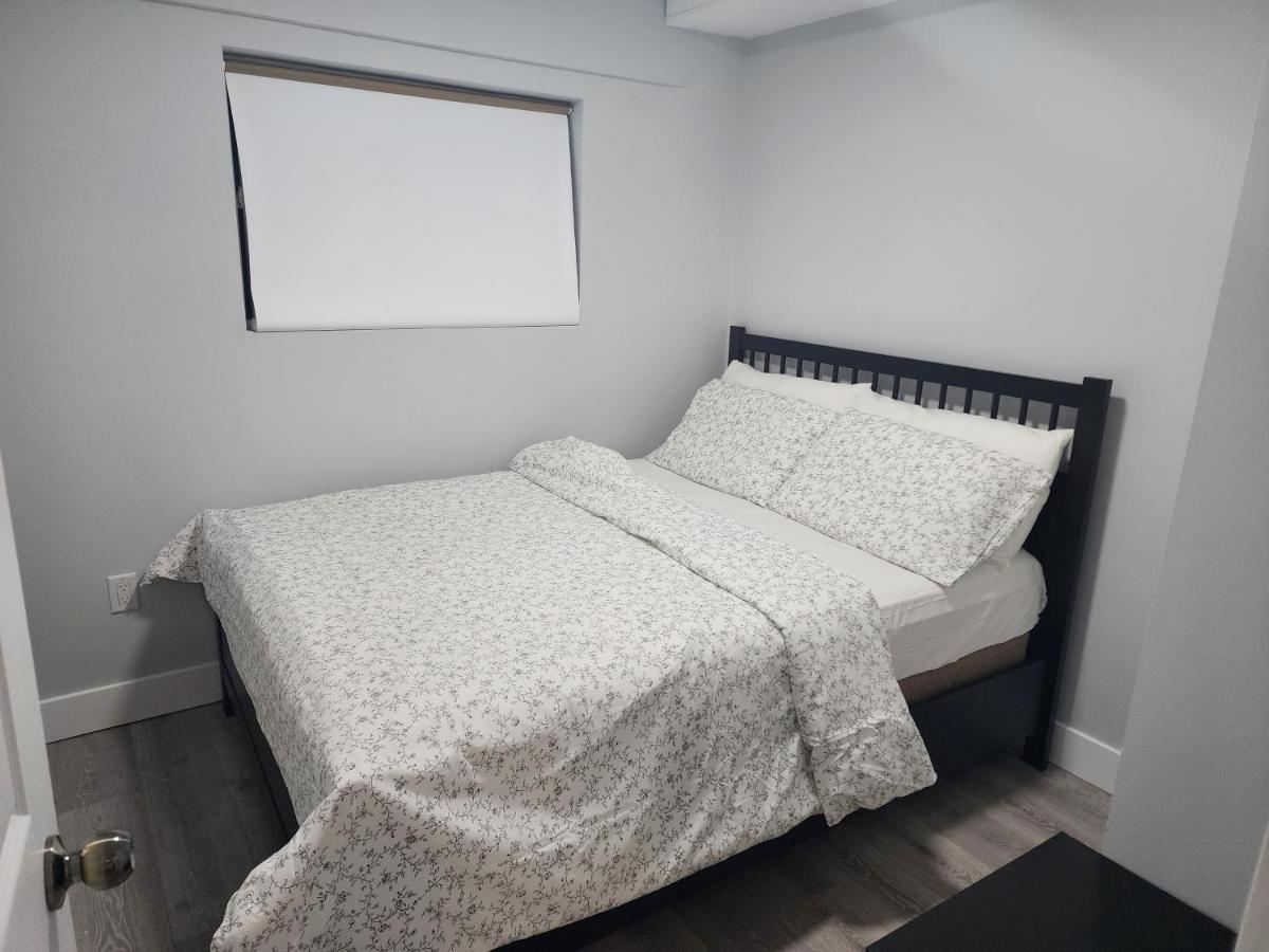 New 2 Bedroom Suite Near Surrey Centre Bagian luar foto